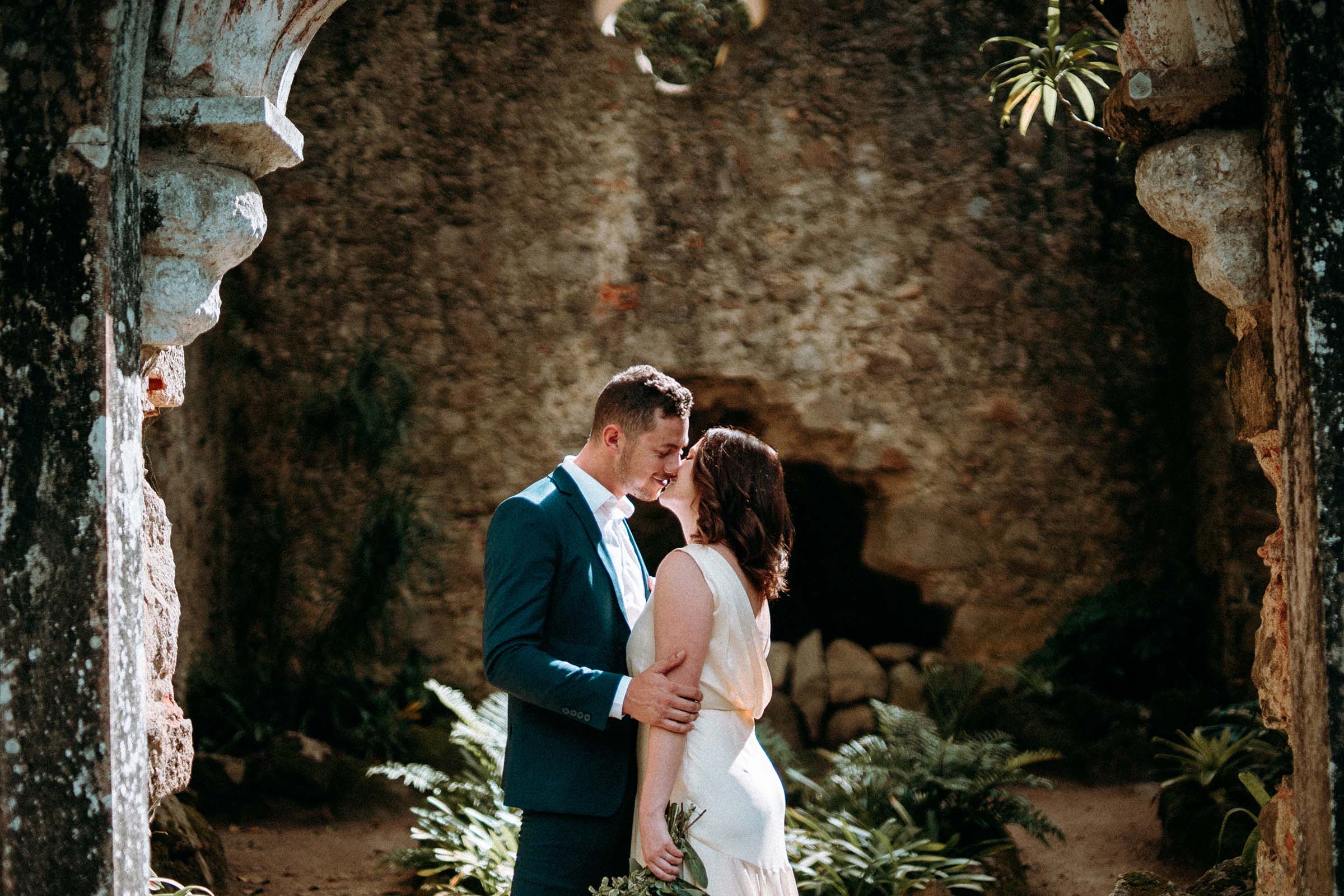 couple kissing in abandoned chapel in sintra