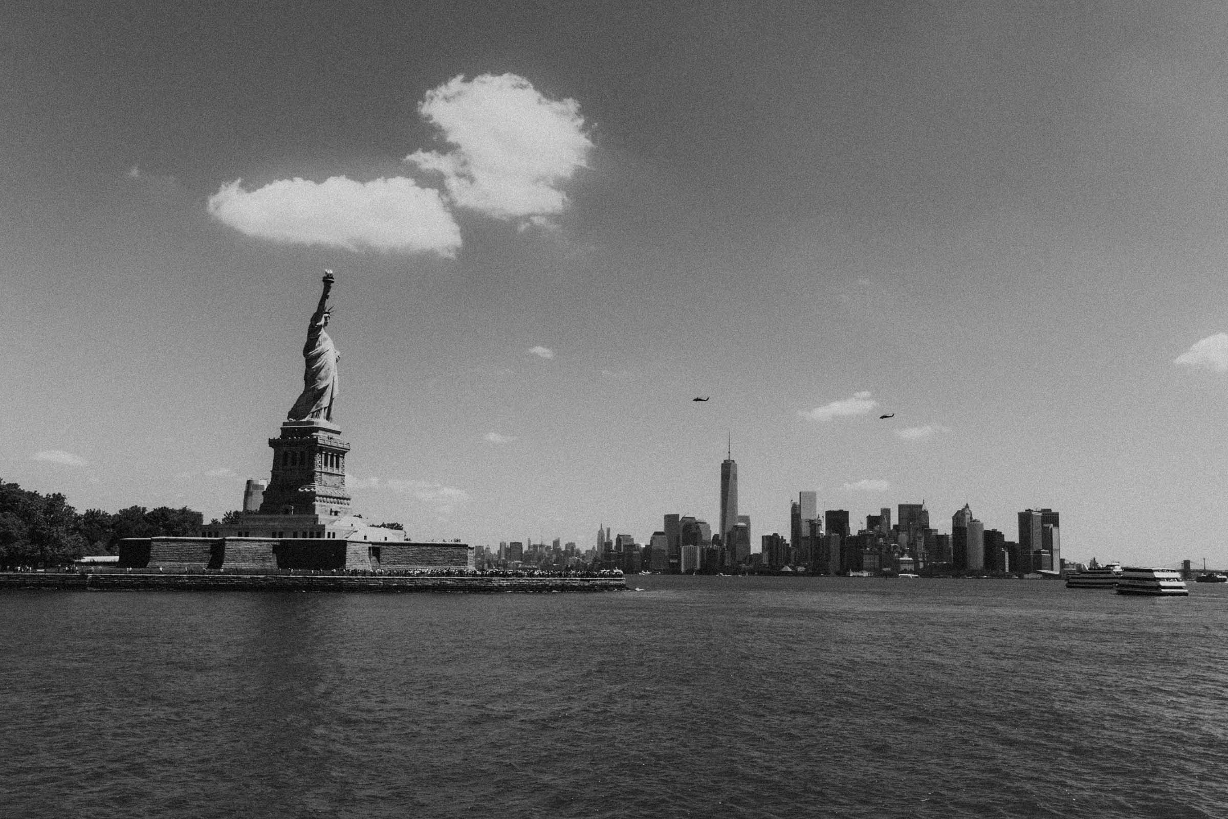 statue of liberty with manhattan skyline